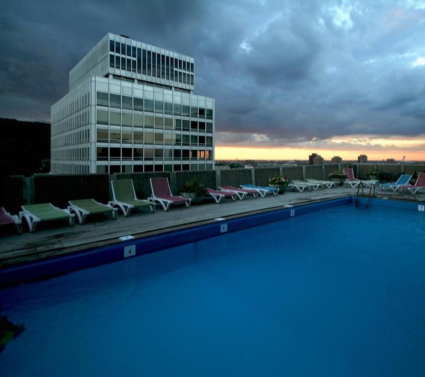 Hotel Le Cantlie Suites Монреаль Экстерьер фото